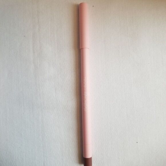 Be Bella Cosmetics X Must Be Cindy - Not Declining Lip Kit - Picture 6 of 13